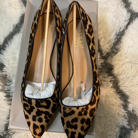 Leopard Print Women's Shoes - Picture 2 of 7